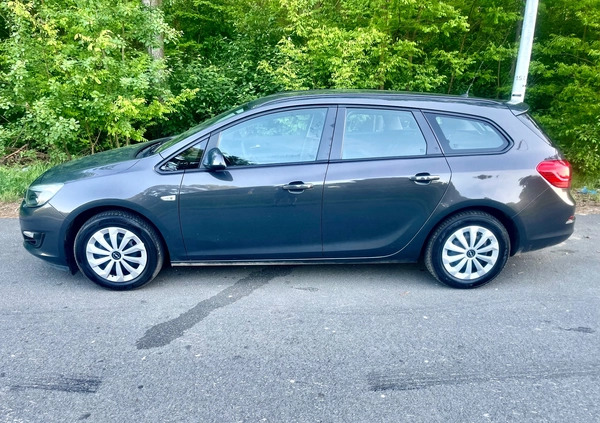 Opel Astra cena 29900 przebieg: 237000, rok produkcji 2015 z Września małe 67